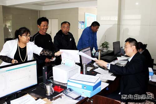 佳热电厂热力公司：“三个提升”开展收费窗口文明服务活动