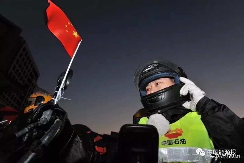 暖心！铁骑返乡，享免费加油、免费快餐、免费姜汤热茶