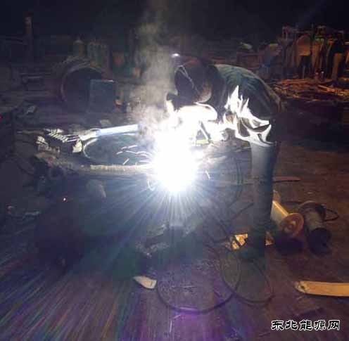 轿子山煤矿：组织检修采煤机