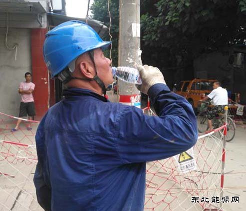 国网四川广汉市供电公司：烈日下抢修  为高考护航