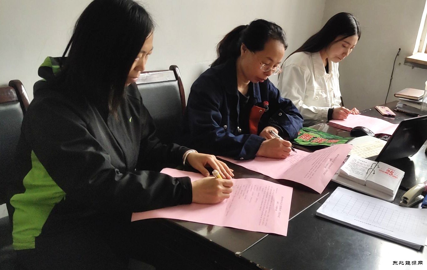 中心社区：“党在我心中、关爱在身边”女工问卷调查活动