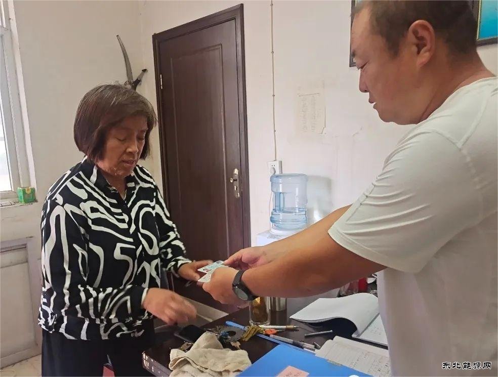 蒲白中心社区：拾金不昧暖人心  共产党员显担当
