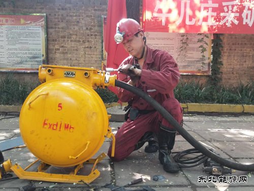 新闻照片：牛儿庄采矿公司开展电器开关敷线实操比赛