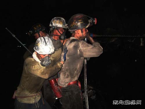 图文：煤矿深处的璀璨星光