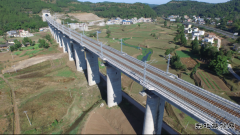 特写：巴山蜀水建铁路  奋战兰渝拓通途