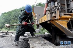 山西晋城煤矿透水事故：水位下降3.88米 投送食物5次