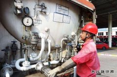 西宁加气站：冰火两重天 全力保供气