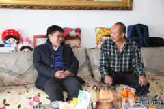 兴凯湖电业局：局领导班子节前到基层单位慰问困难职工