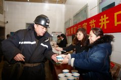 古城煤矿：元宵佳节送平安