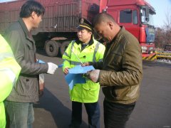 玛纳斯路政管理局：榆树沟超限检测站多种形式宣传治超新规