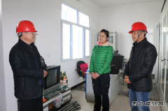 兴凯湖电业局：局党委书记李铁柱深入三丰变施工现场检查指导工作