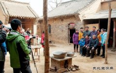 洛阳热电：为扶贫村民拍摄“全家福”