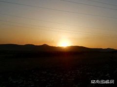 七、八点钟的矿山（摄影作品）