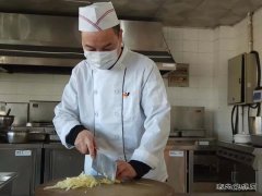“疫情防控我在前”——谢家祥：为职工提供可口的饭菜是我的责任
