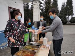 黔金煤业：党员志愿者“帮厨”助战疫
