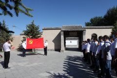 内蒙古分公司：参观乌兰夫故居　重温红色记忆