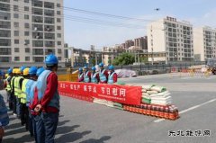 中铁五局合肥地铁2号线开展“庆五一、促生产”节日慰问活动