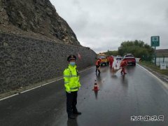 阿勒泰执法支队富蕴执法大队：风雨无阻 联合抢险保畅通