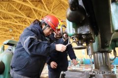 河南亿兆体育义煤公司千秋煤矿：机修车间拜师学艺