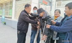 蒲白马南社区：“暖心哥”爱心传递正能量