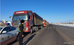 ：Ｖ捶ù蠖：维护公路通行秩序，依法治理超限超载