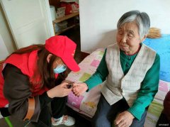 中心社区：团青志愿者陪独居老人共度元宵节