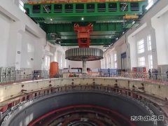 黑龙江牡丹江水电总厂：莲花厂4号机组A极检修转子顺利吊出