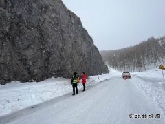 哈巴河执法大队：加强联合巡查确保道路安全稳定