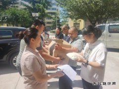 蒲白中心社区：酷暑送清凉 情暖职工心