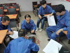 张家峁矿业公司掘进五工区：“师带徒”强技能  “传帮带”结硕果