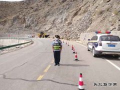 富蕴执法大队：节日我在岗 排隐患保畅通