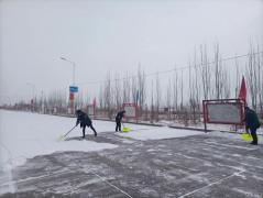 榆树泉煤矿：清扫路面雪 保障道路安全畅通