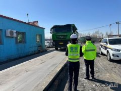 哈巴河执法大队：持续开展路警联合治超、确保辖区道路安全畅通