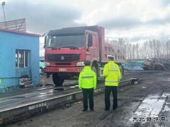 阿勒泰执法支队哈巴河执法大队：加强超限治理 保障公路安全