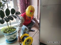 伊春供电公司：防汛期间帮七旬老人安装备用电源