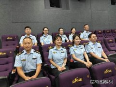 阿勒泰执法支队：观看《边疆军魂》，感悟戍边精神