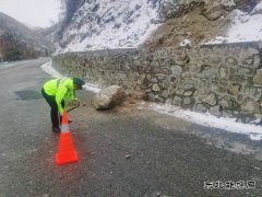 阿勒泰执法支队哈巴河执法大队：联合巡查 除雪保畅
