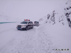 阿勒泰执法支队富蕴执法大队：应对强降雪 奋战保畅通