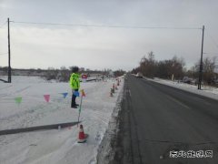 富蕴执法大队：多措并举战寒潮 确保道路安全畅通