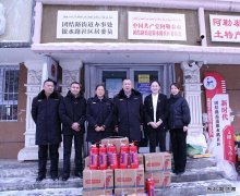 阿勒泰执法支队开展“寒冬送温暖、新年嘱安全”慰问活动