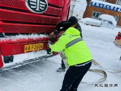 阿勒泰执法支队哈巴河执法大队：以雪为令 除雪保畅