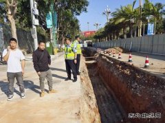 西双版纳支队景洪大队查处擅自占用、挖掘公路违法行为