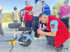 福海执法大队：志愿助力邻里集市，共筑美好社区