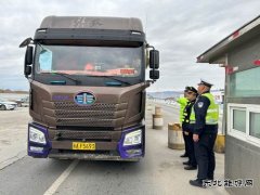 阿勒泰执法支队富蕴执法大队：开展“秋季治超攻坚”专项行动