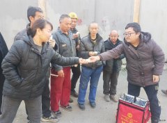牛儿庄采矿公司：红背包”慰问鼓劲加油到班组