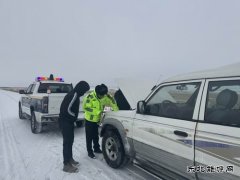 风雪坚守，护路保畅--阿勒泰执法支队：Ｖ捶ù蠖釉谛卸